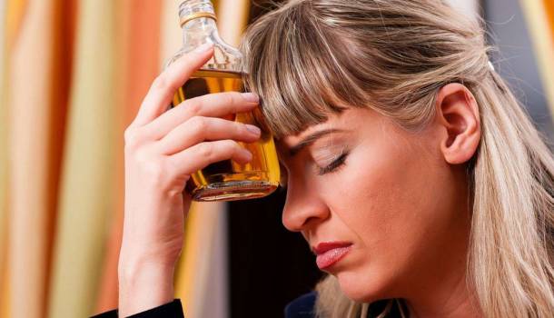 Женский алкоголизм отличается крайним коварством. По медицинской статистике женщины спиваются сравнительно быстрее, чем мужчины